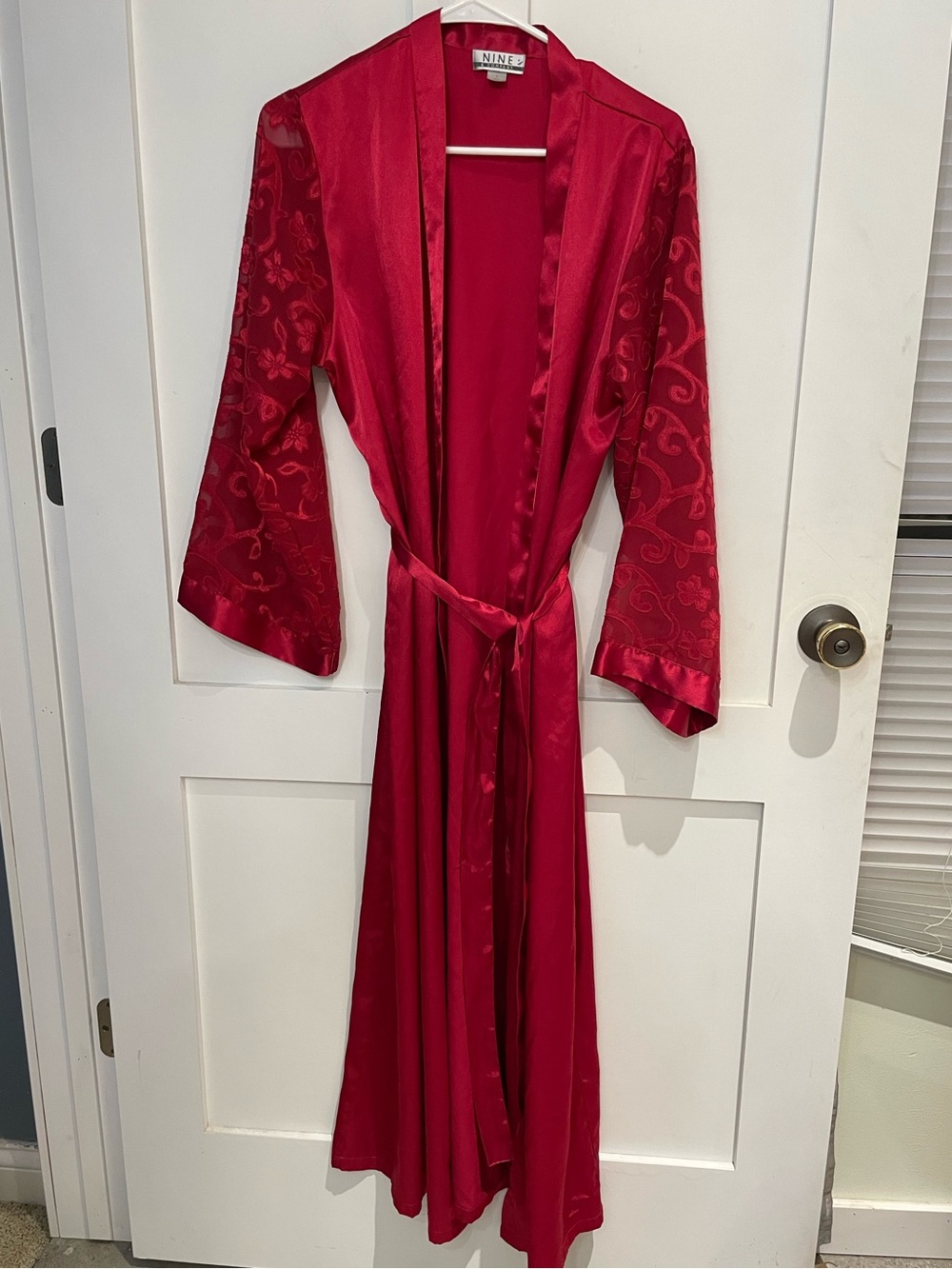 NINE West Women's Satin Floral Robe - Red
Vintage. Size S